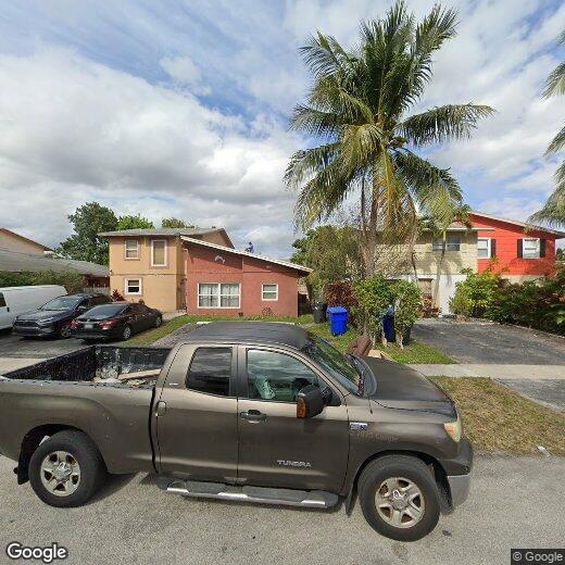 2/2 villa offers perfect blend of comfort and convenience. nestled in a sought-after community, this home is just moments from top rated schools, shopping and entertainment making it idea for family or investors