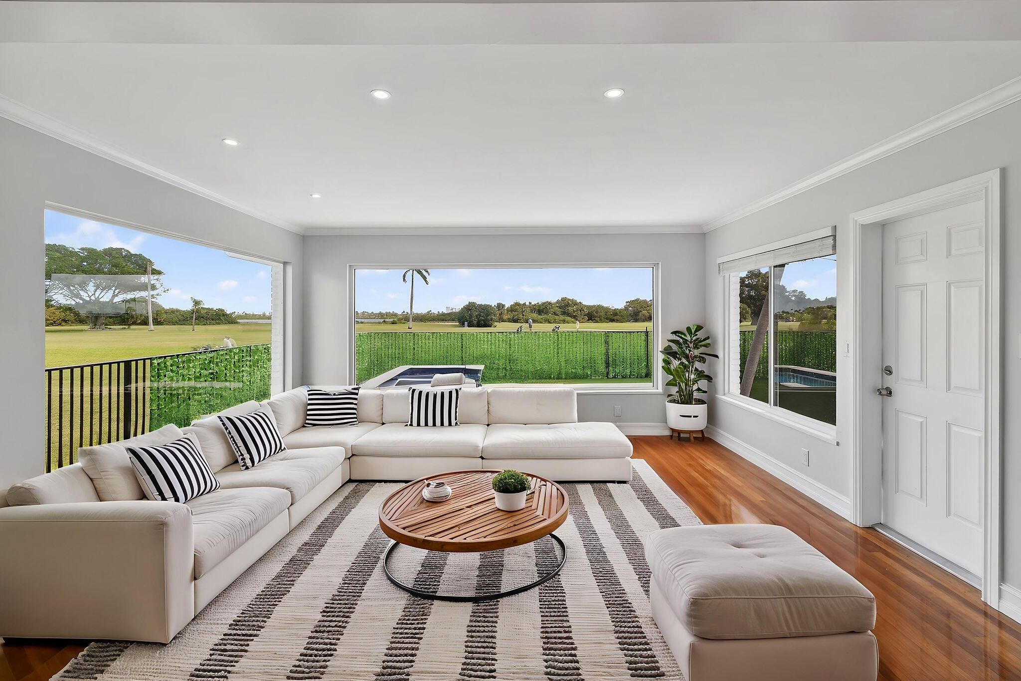 LAKE WORTH TOWN OF - Residential Lease