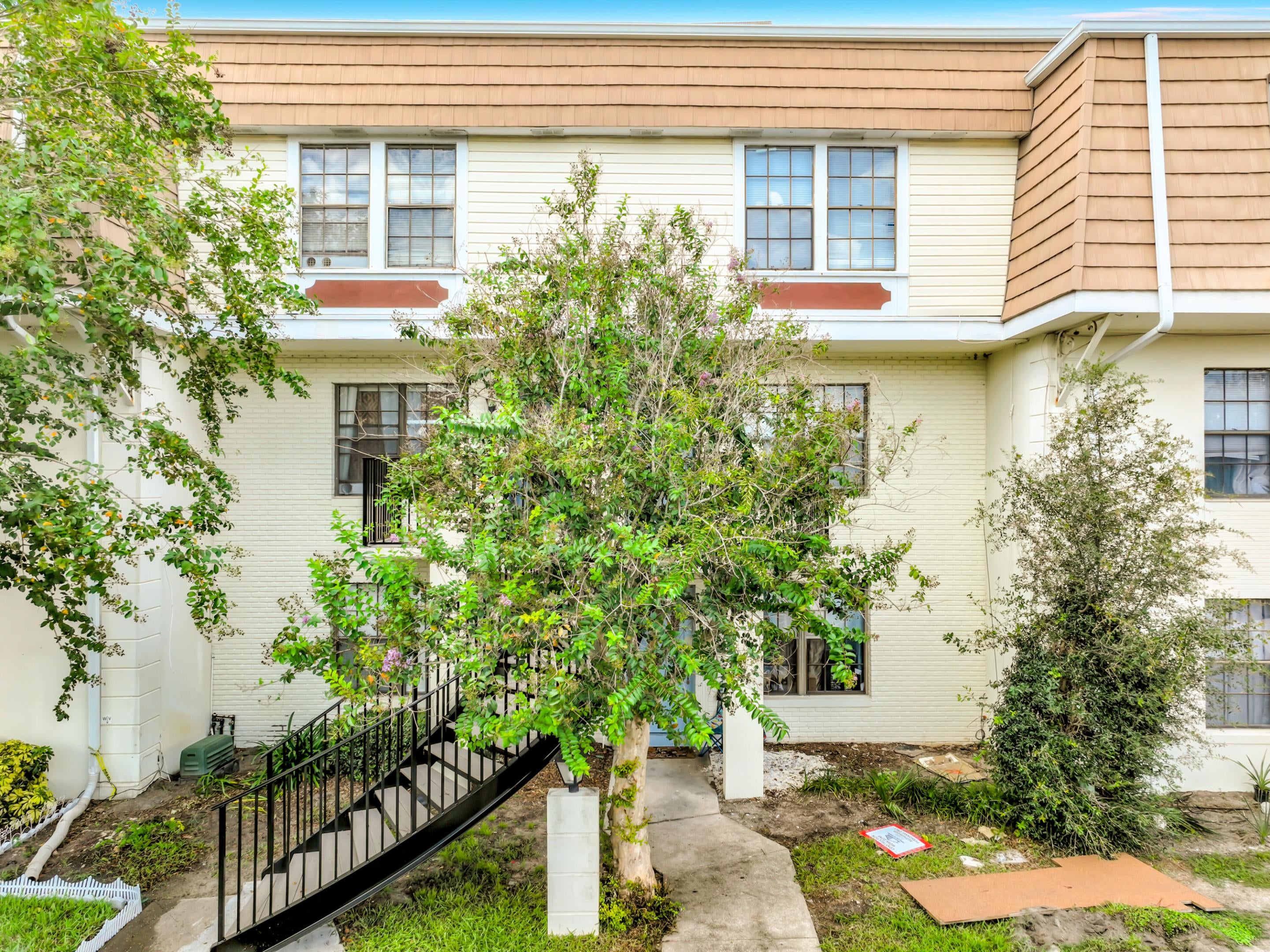 6091 Village Circle S 6091