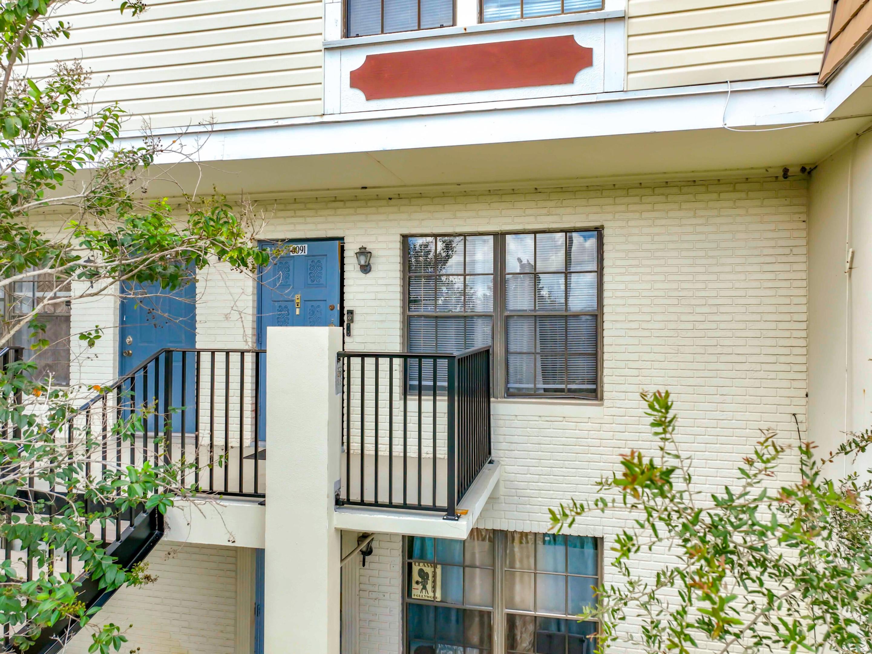 6091 Village Circle S 6091