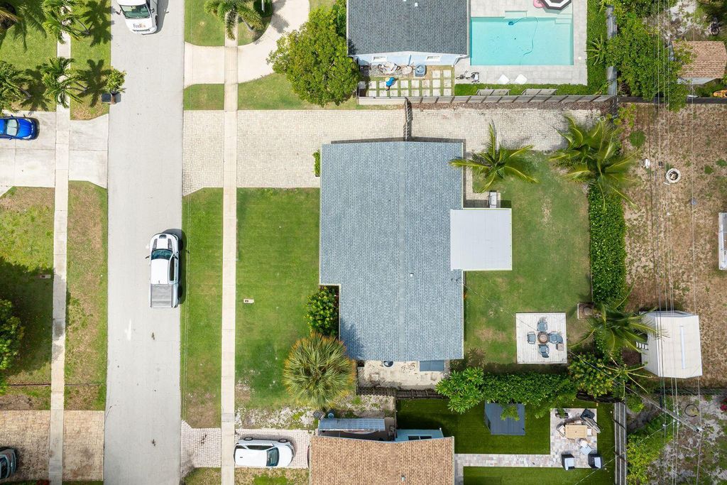 Photo of 431 SE 4th Street, Deerfield Beach, FL 33441 (MLS # R11119321)