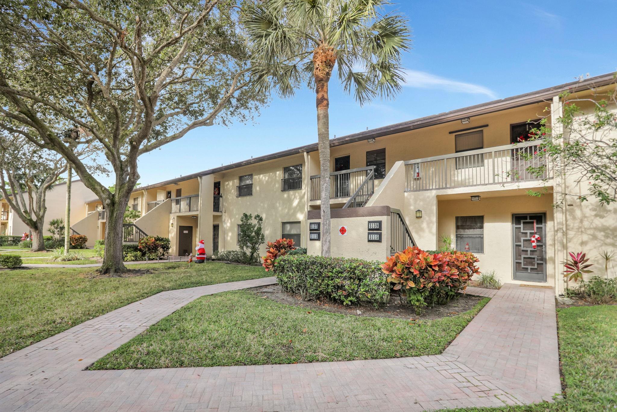 STUNNING CORNER UNIT 2 BEDS/2BATH HOME WAITING FOR IT'S NEW OWNER. ENJOY BEAUTIFUL WATER VIEWS FROM YOUR SCREENED PATIO WHILE YOU ENJOYING YOUR MORNING COFFEE OR EVENING WINE. FULLY UPDATED BATHROOMS AND NEWLY INSTALLED VINYL FLOORS THROUGHOUT. ALL INTEROR DOORS REPLACED AND HOME PAINTED. NEW WASHER AND DRYER, AND NEWER KITCHEN APPLIANCES. FRESHLY PAINTED AND UPDATED KITCHEN CABINETS. LOCATED BLOCKS FROM THE PROMENADE, SHOPPING, MOVIE THEATER, RESTARANTS, ENTERTAINMENTS, PARKS AND RECREATION. CLOSE TO ALL MAJOR HWYS. ALL TOWNSHIP AMENTIES INCLUDED IN HOA ALONG WITH WATER, SEWER, TRASH AND CABLE. A MEST SEE BEAUTY!