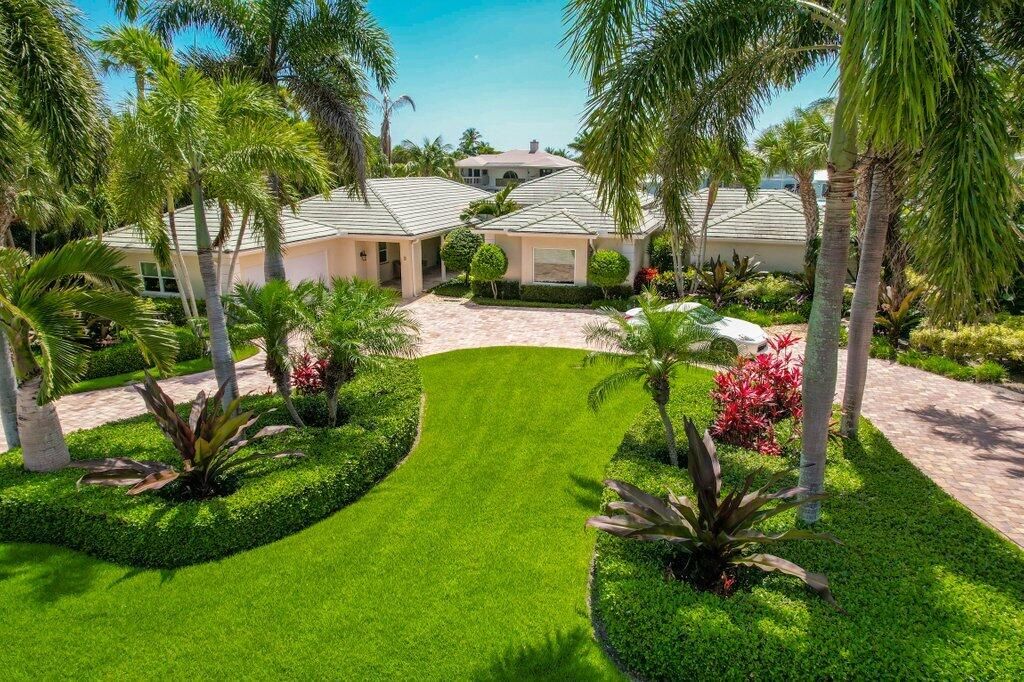 Photo of 16 E High Point Road, Sewalls Point, FL 34996 (MLS # R11093903)