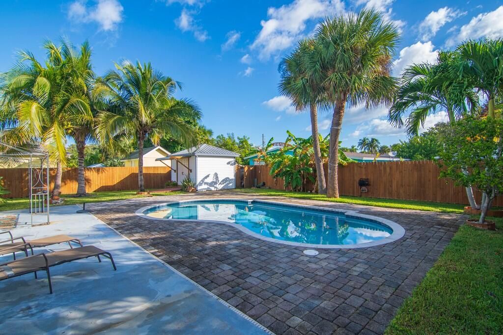 Photo of 1120 Granda Street, Fort Pierce, FL 34949 (MLS # R11133811)