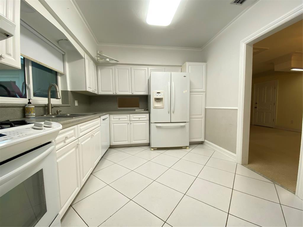 Photo of 1049 VAN BUREN Street, Hollywood, FL 33019 (MLS # B26057915)