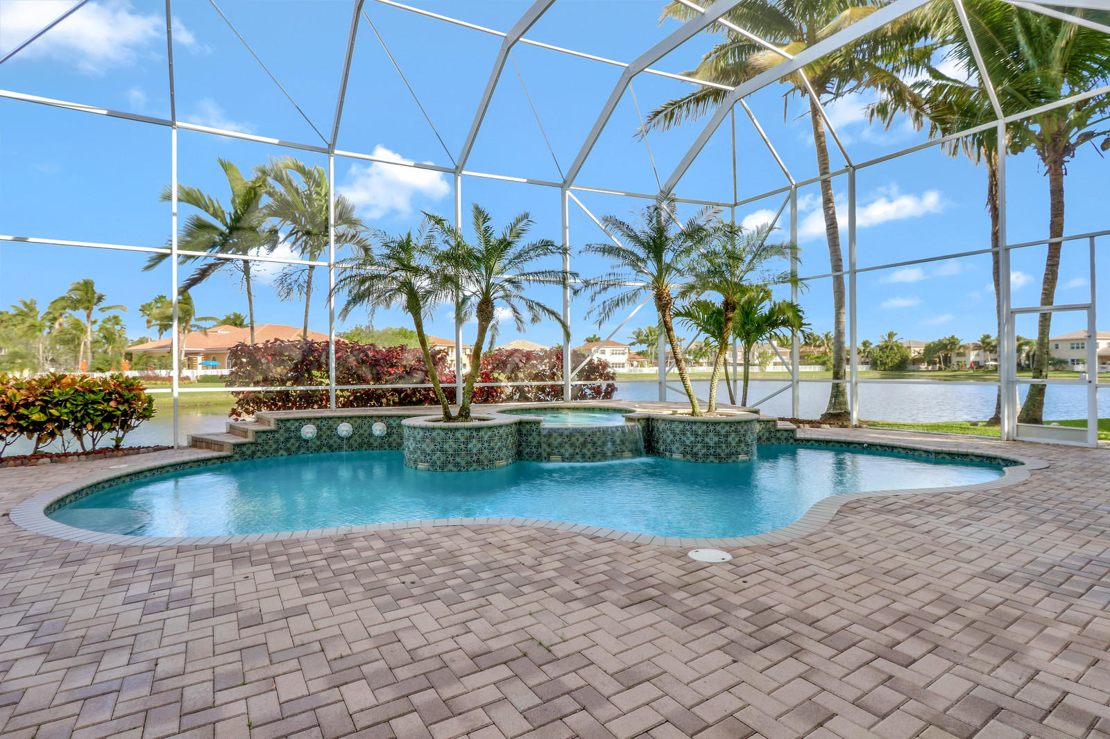 ISOLA BELLA ESTATES                             VI - Residential