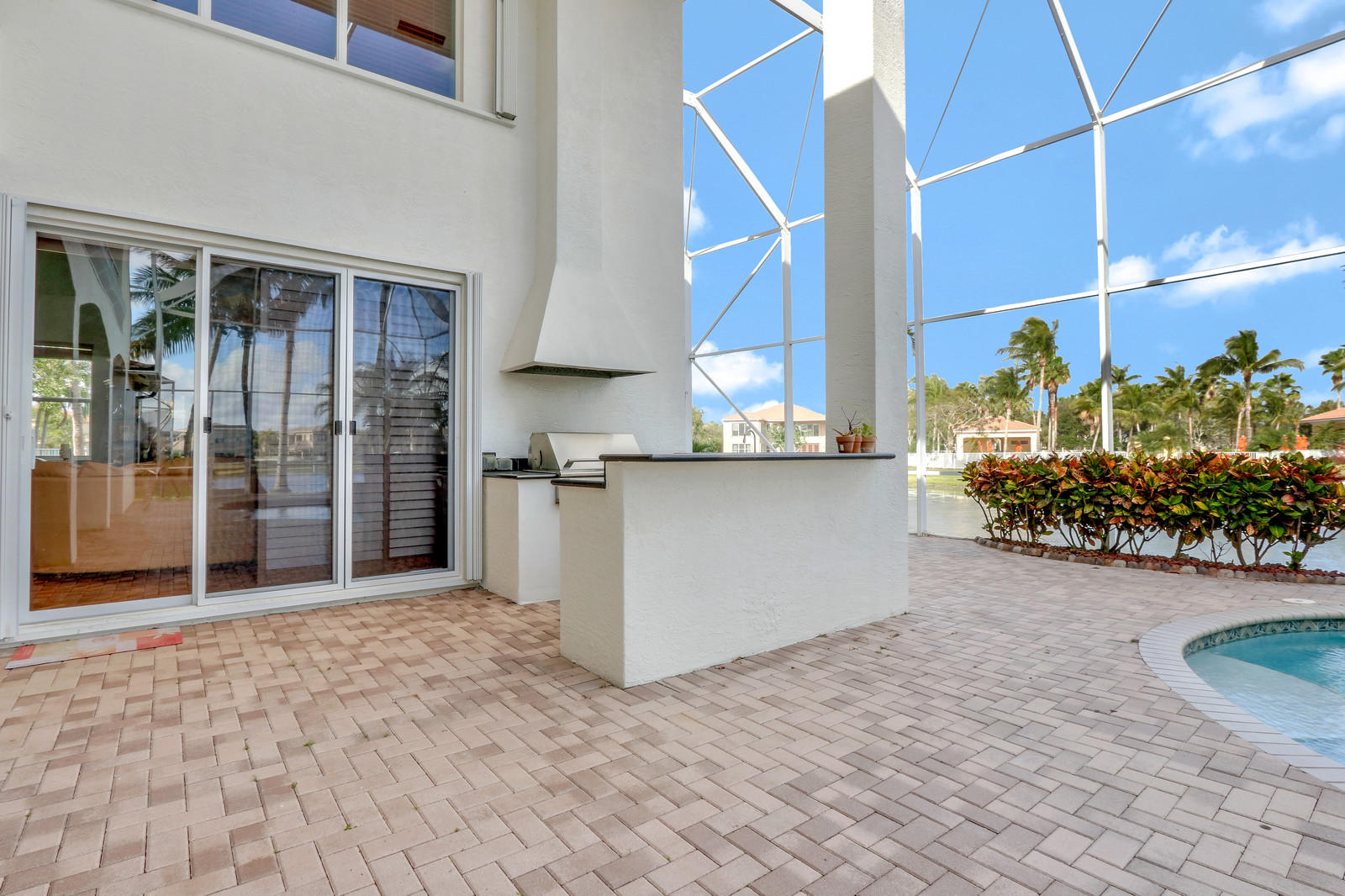 ISOLA BELLA ESTATES                             VI - Residential