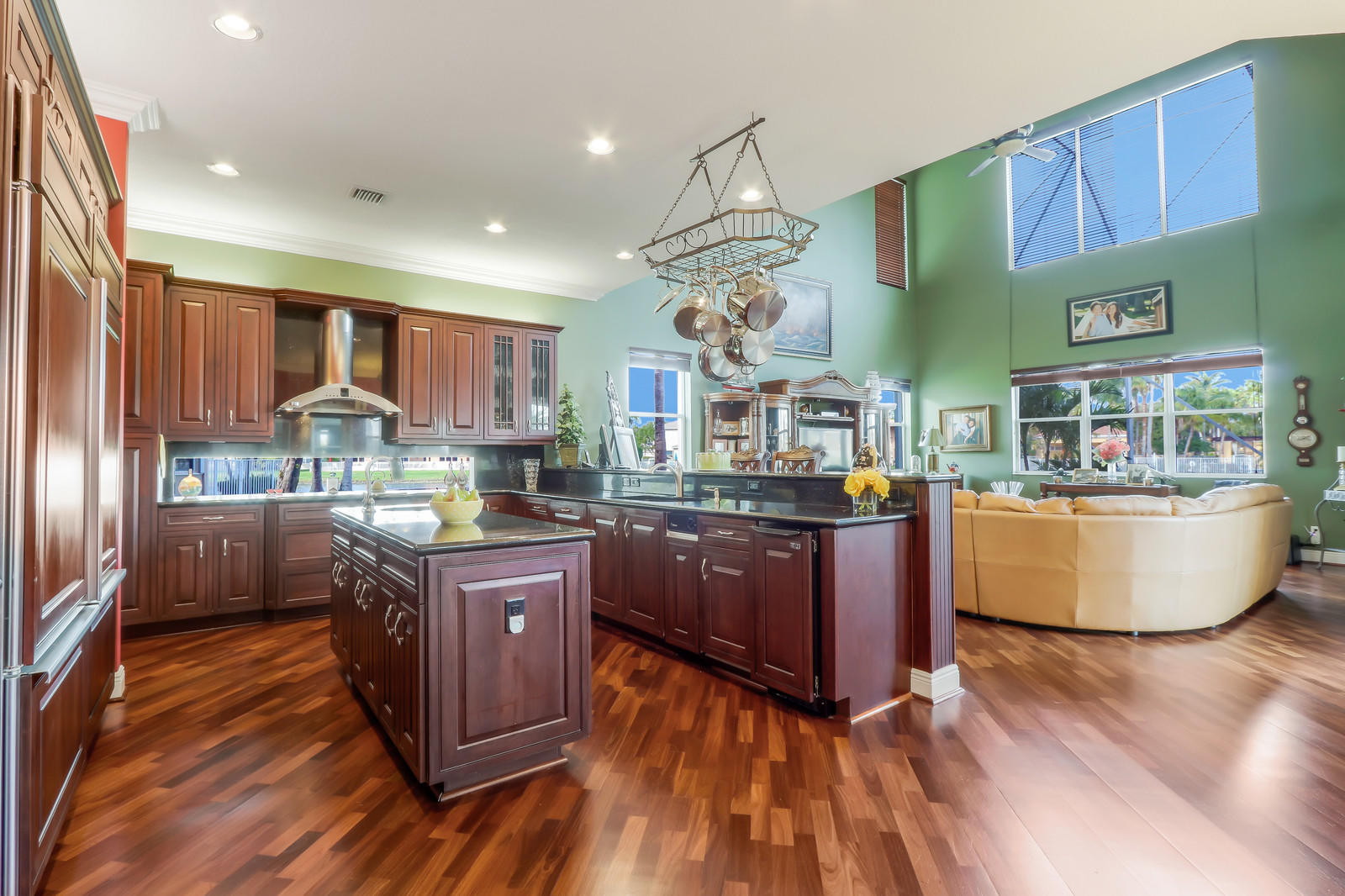 ISOLA BELLA ESTATES                             VI - Residential