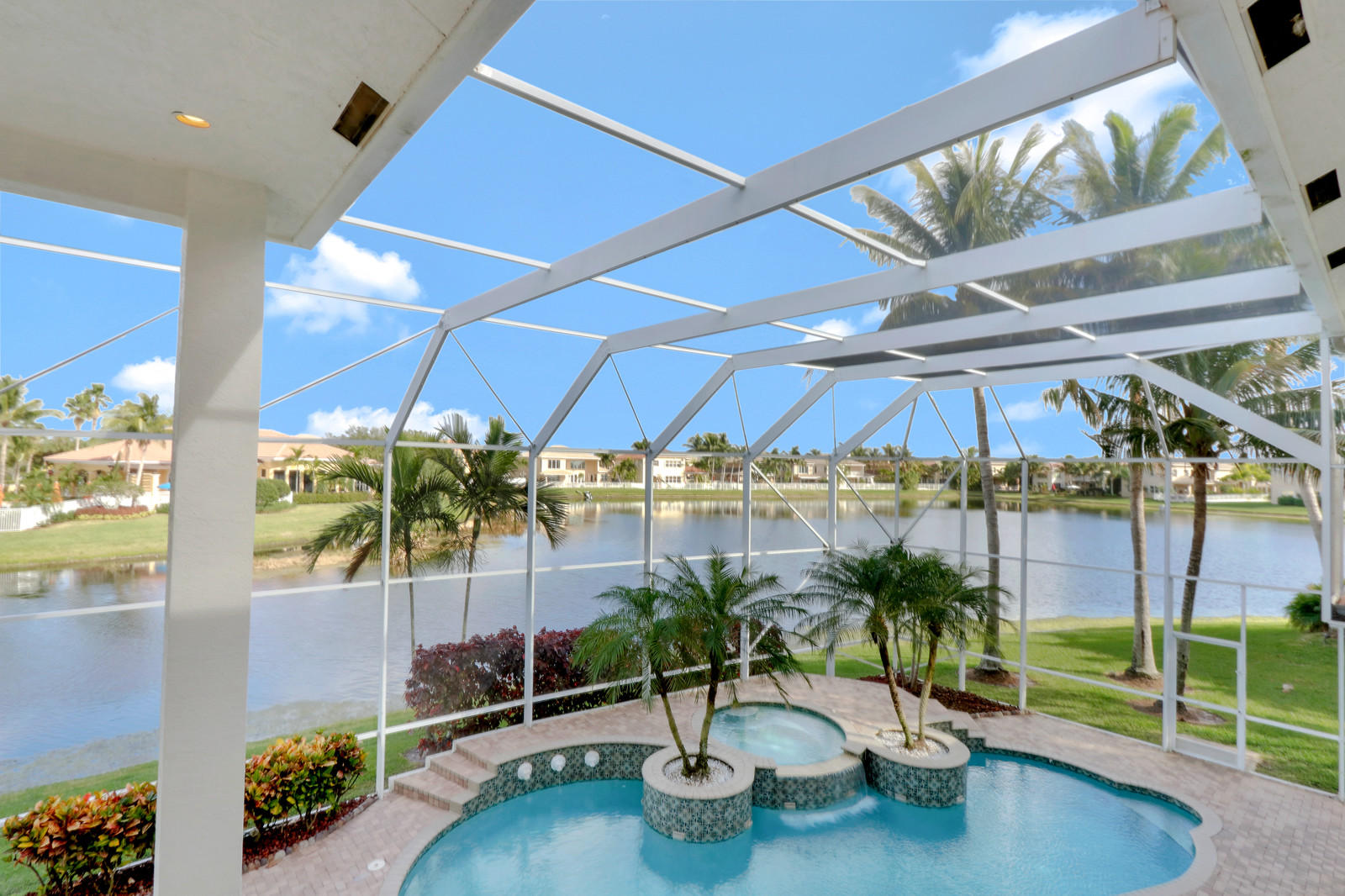 ISOLA BELLA ESTATES                             VI - Residential