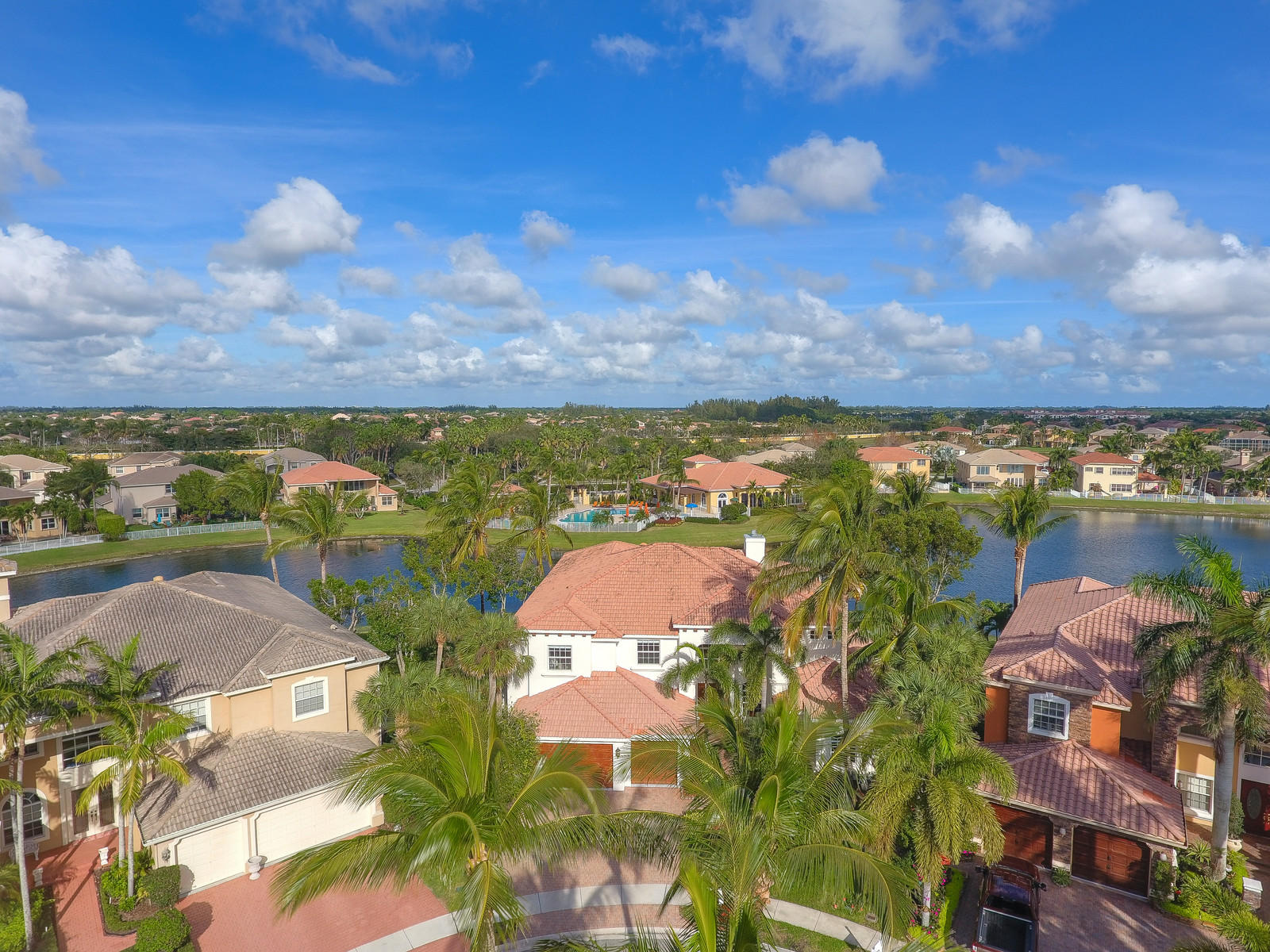 ISOLA BELLA ESTATES                             VI - Residential