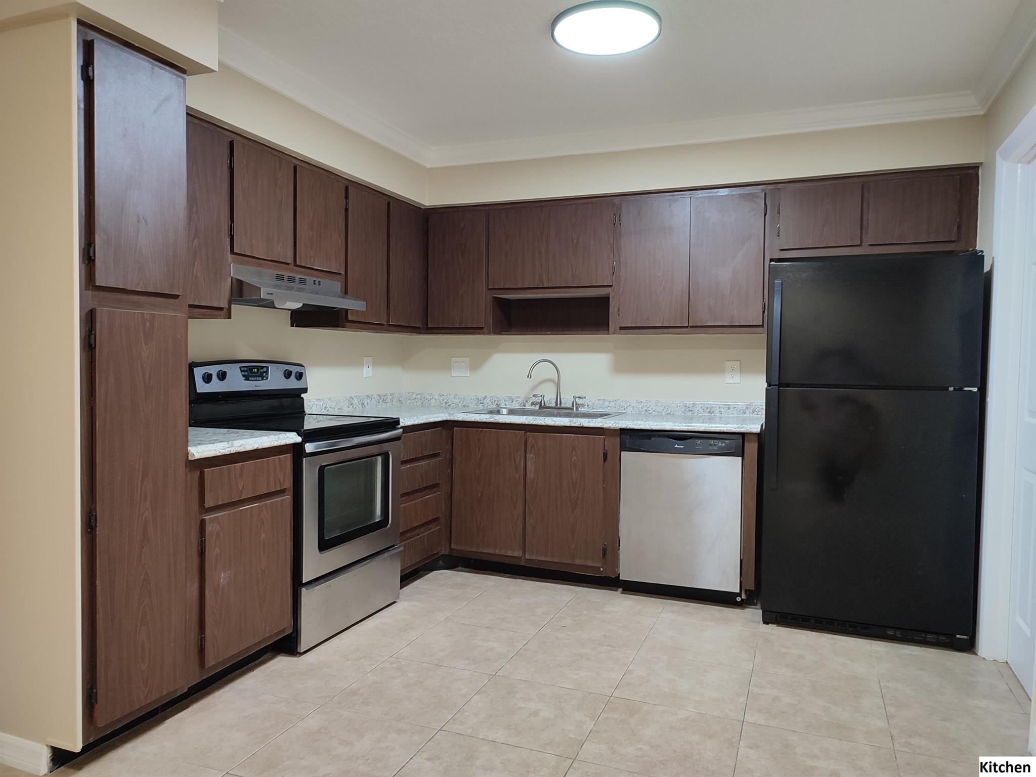 ELMWOOD EST - Residential Lease