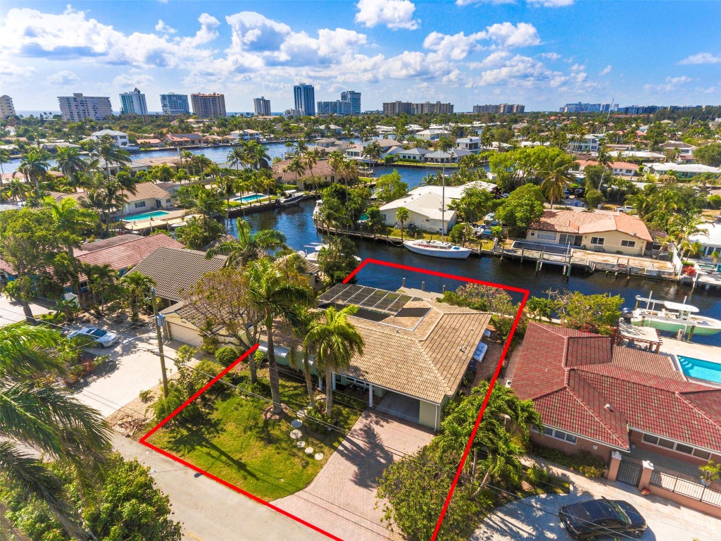 Photo of 2624 SE 9th Street, Pompano Beach, FL 33062 (MLS # F10436381)