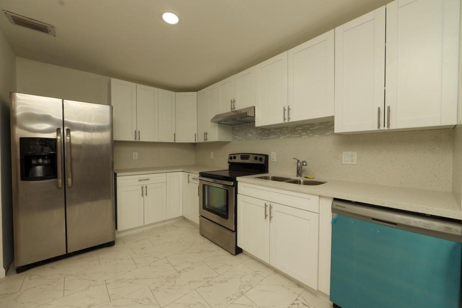 LAGO GRANDE CONDO SIX-B - Residential