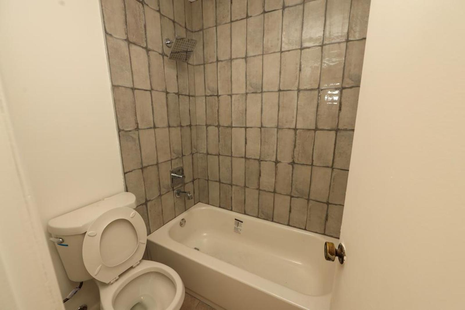 LAGO GRANDE CONDO SIX-B - Residential