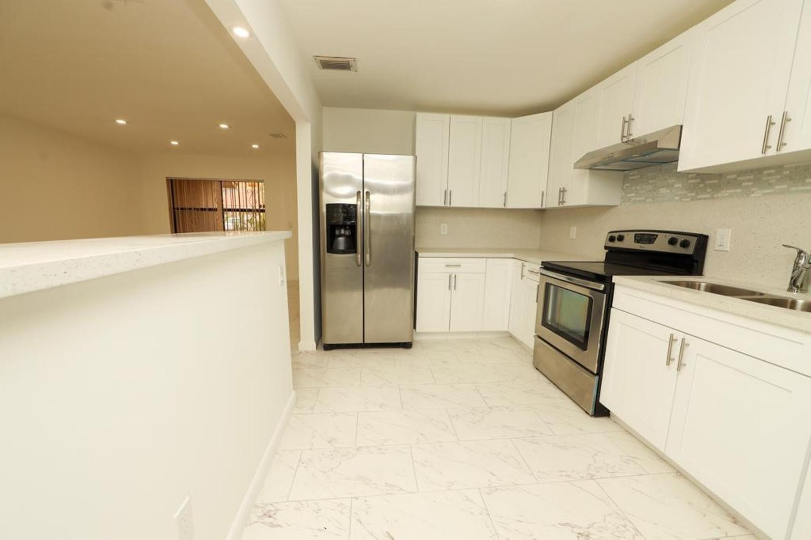 LAGO GRANDE CONDO SIX-B - Residential