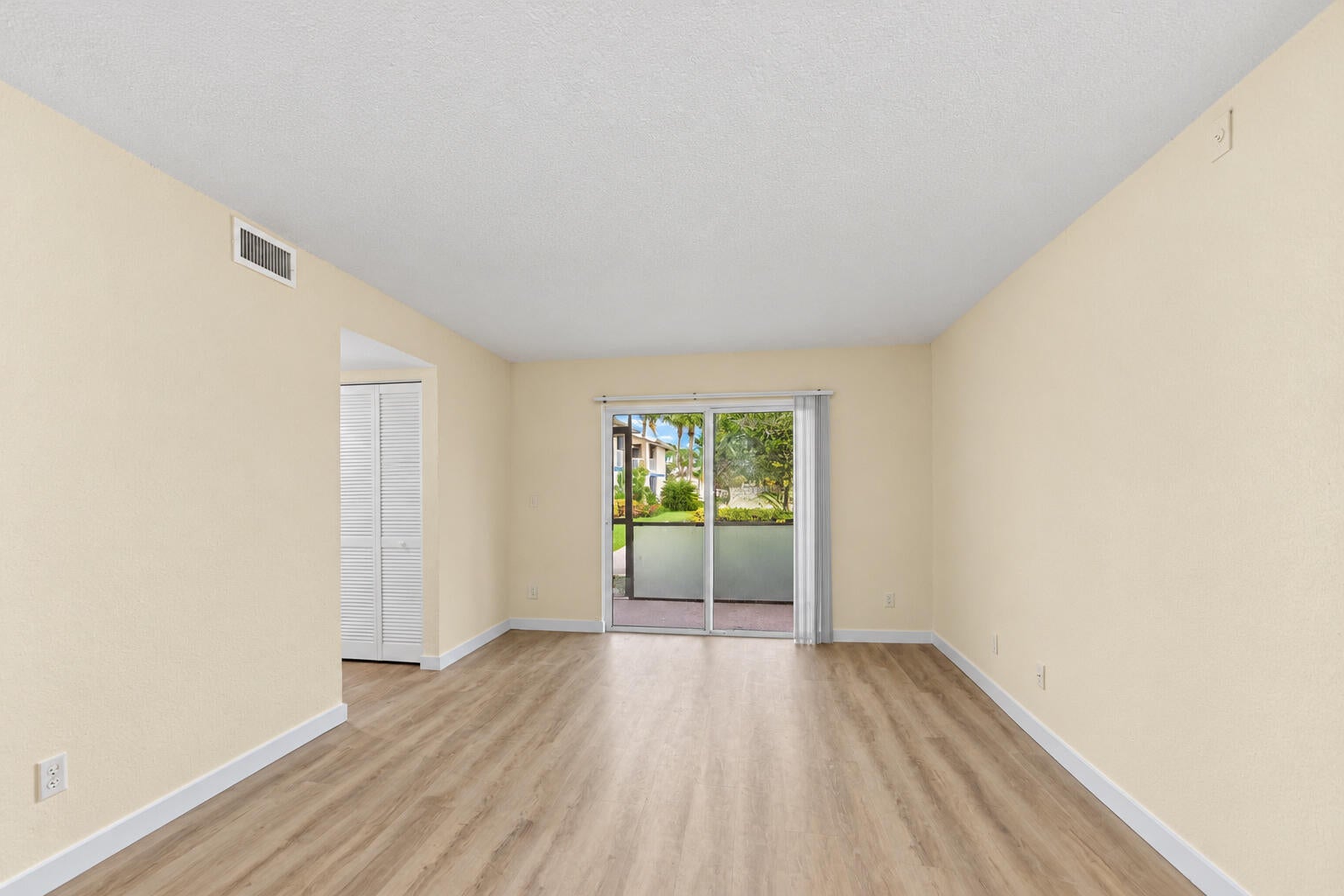 1505 SE Royal Green Circle 103, Port St Lucie, FL, 34952/$198,900 4 1505 SE Royal Green Circle 103