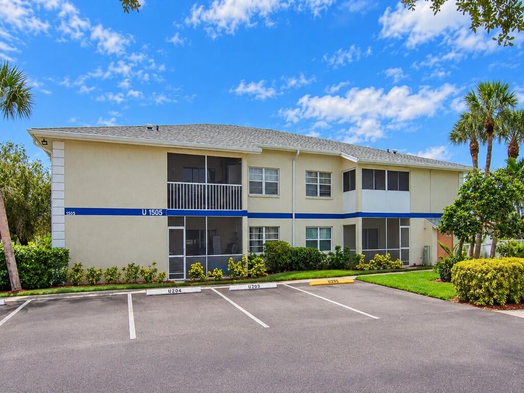 1505 SE Royal Green Circle 103, Port St Lucie, FL, 34952/$198,900 2 1505 SE Royal Green Circle 103