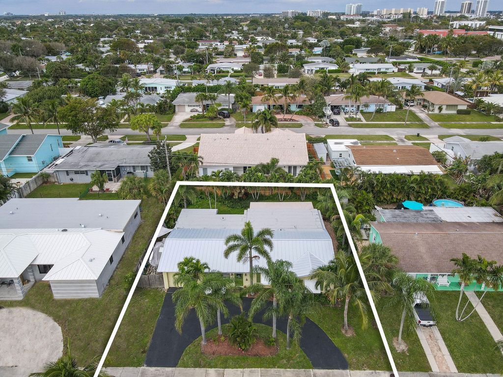 Photo of 413 Gulf Road, North Palm Beach, FL 33408 (MLS # R10948561)