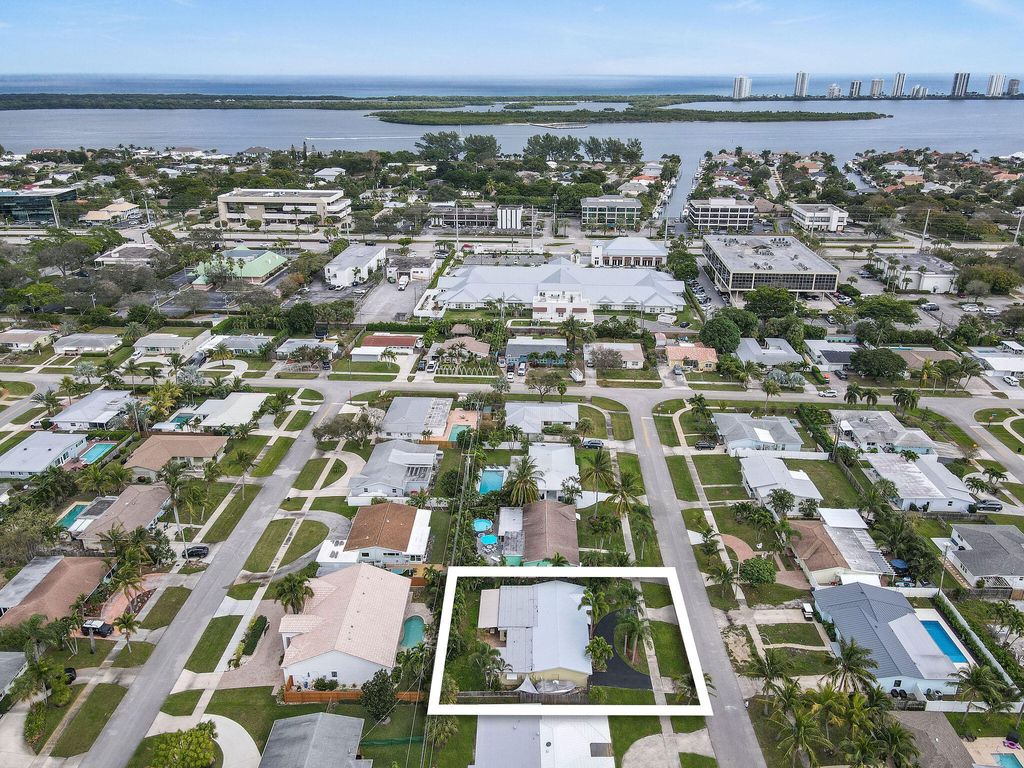 Photo of 413 Gulf Road, North Palm Beach, FL 33408 (MLS # R10948561)