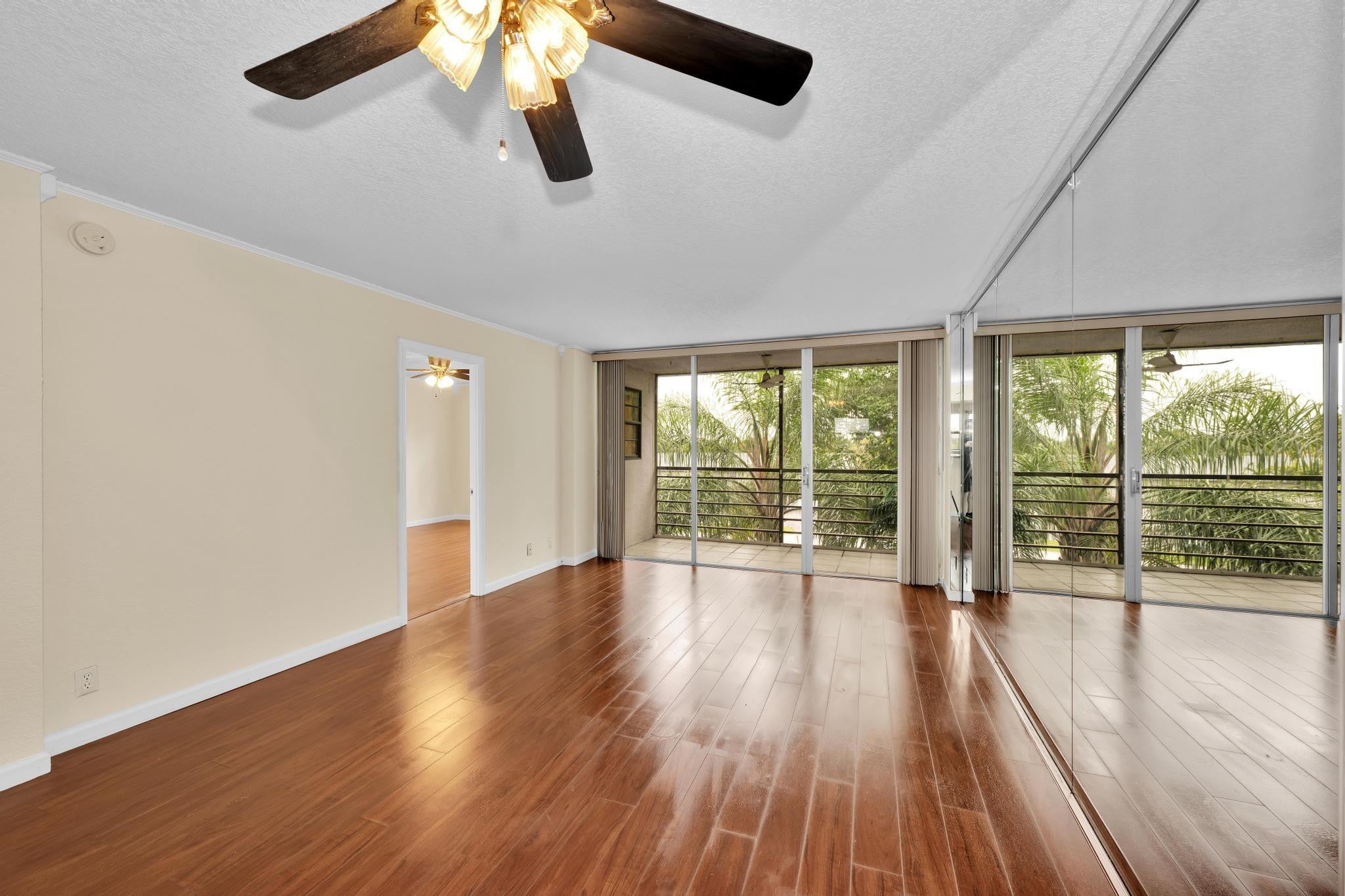 118 Royal Park Drive 4G, Oakland Park FL 33309