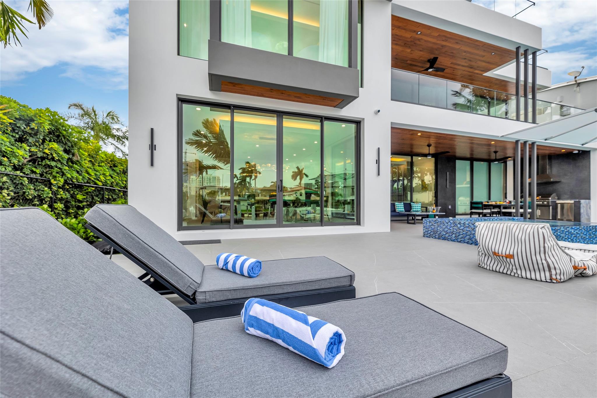 Lauderdale Harbors Sec A - Residential Lease
