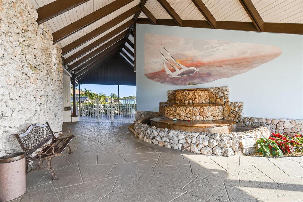 TWIN LAKES SOUTH & TOWN VILLAS CONDO - Residential