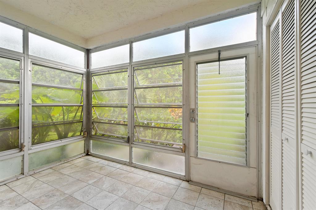 TWIN LAKES SOUTH & TOWN VILLAS CONDO - Residential