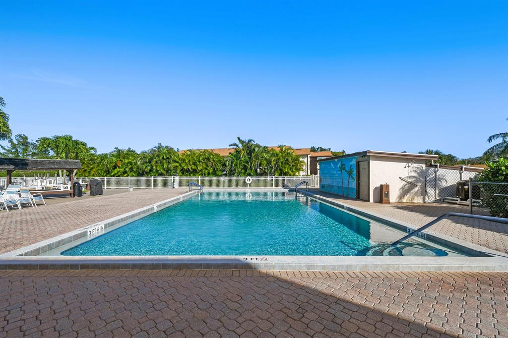 TWIN LAKES SOUTH & TOWN VILLAS CONDO - Residential