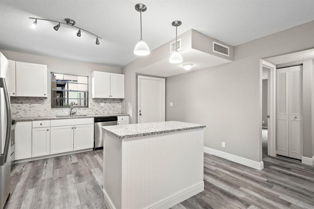 TWIN LAKES SOUTH & TOWN VILLAS CONDO - Residential