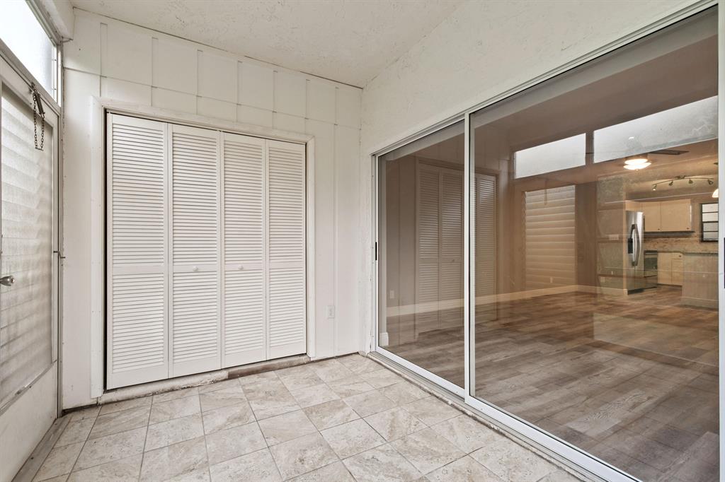 TWIN LAKES SOUTH & TOWN VILLAS CONDO - Residential