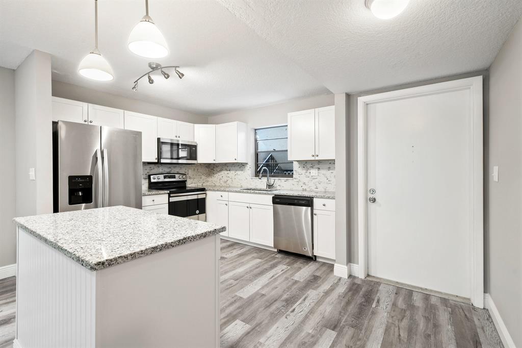 TWIN LAKES SOUTH & TOWN VILLAS CONDO - Residential