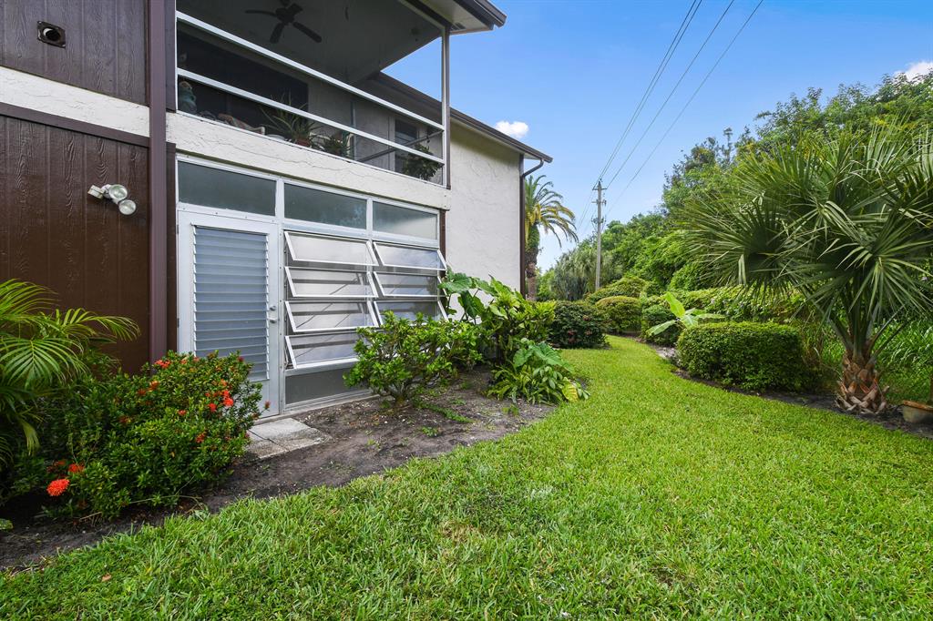 TWIN LAKES SOUTH & TOWN VILLAS CONDO - Residential