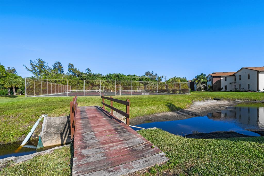 TWIN LAKES SOUTH & TOWN VILLAS CONDO - Residential