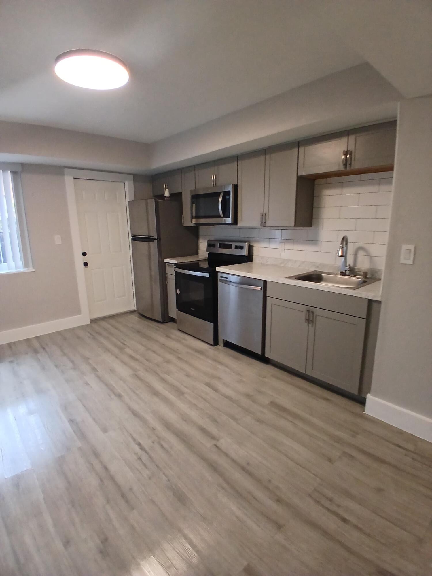 ARCH CREEK ESTS - Residential Lease