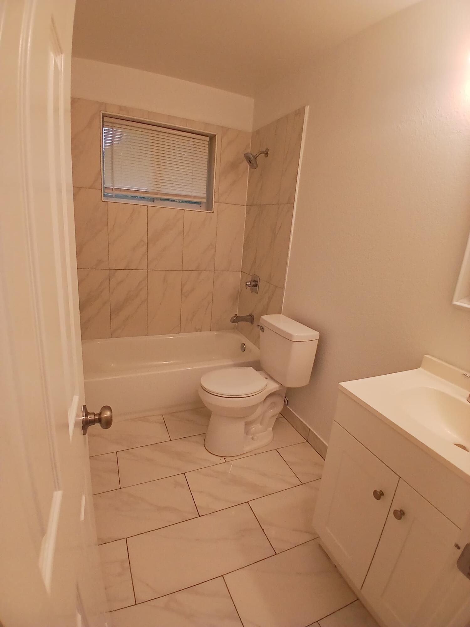 ARCH CREEK ESTS - Residential Lease