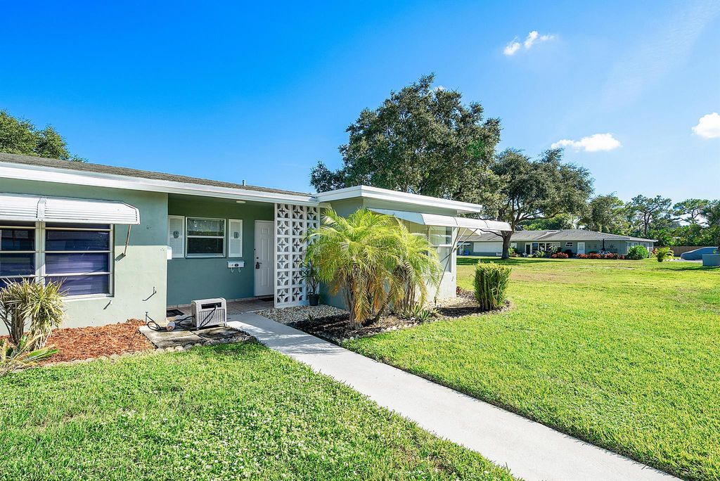 Photo of 902 South Drive #D, Delray Beach, FL 33445 (MLS # R11143506)
