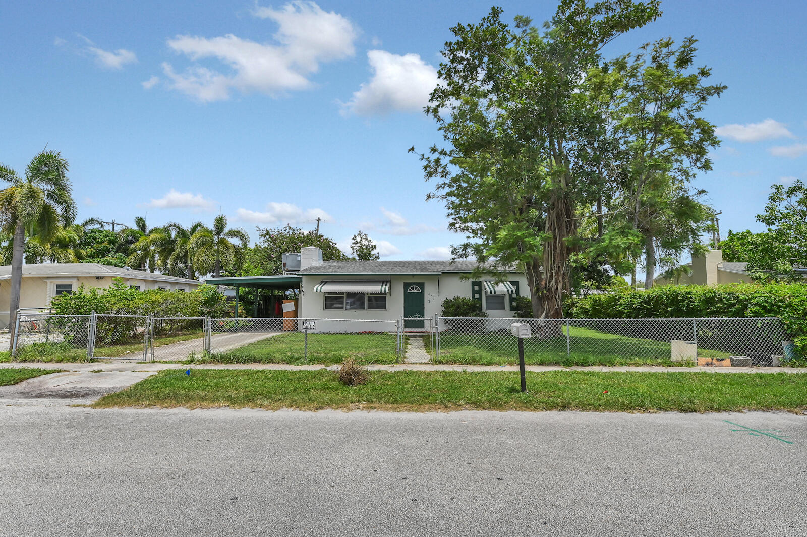 Discover this charming single-family home, perfectly situated in the desirable, non-HOA community of Golfview Heights in Westgate, FL. This cozy residence features 3 comfortable bedrooms, 1 bathroom, and a convenient attached carport. The interior offers a warm and inviting atmosphere, with a seamless flow between the living, kitchen, and dining areas. A versatile family room, complete with a sliding door, provides a perfect retreat and offers easy access to the backyard, effortlessly blending indoor and outdoor living.