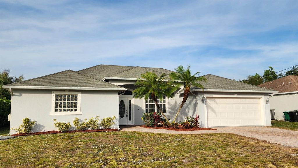 Photo of 5610 NW North Crisona Circle, Port St Lucie, FL 34986 (MLS # R11071669)
