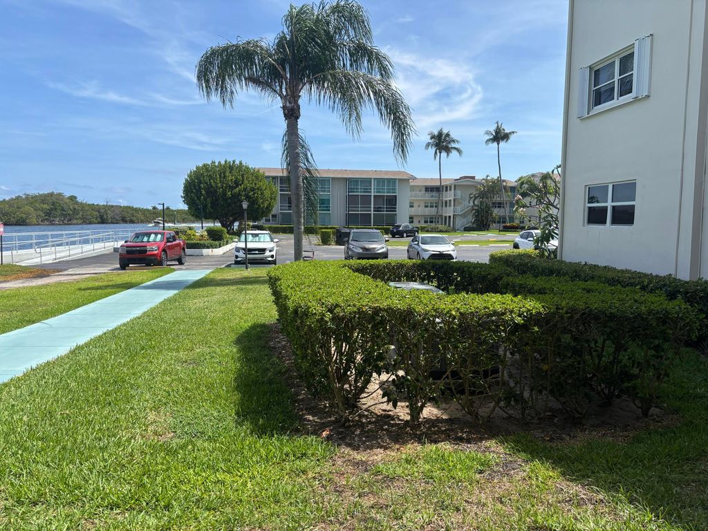 Photo of 170 E Horizon Street E #110, Boynton Beach, FL 33435 (MLS # B26026787)