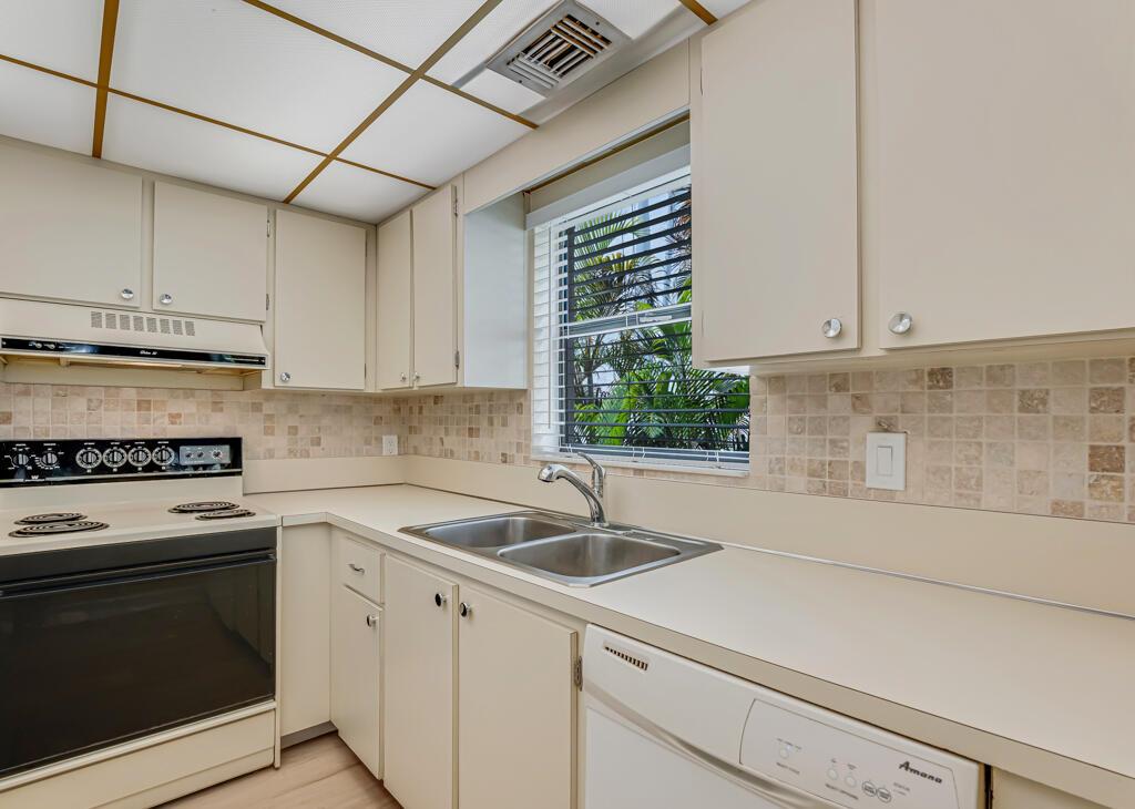 ONE THIRTY FIVE SHORE COU - Residential Lease