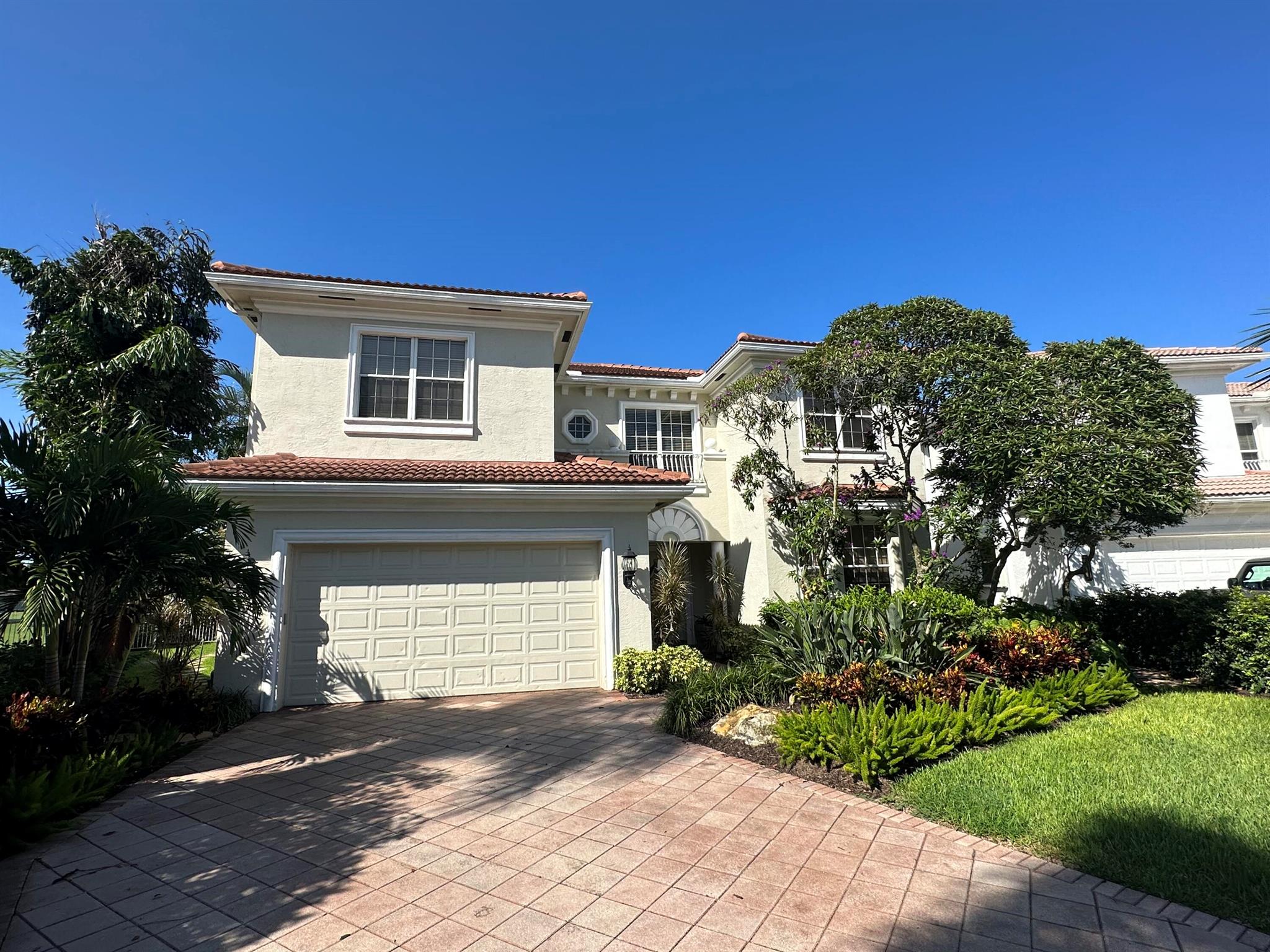 Beautifully appointed home on an oversized lot with sprawling golf views.