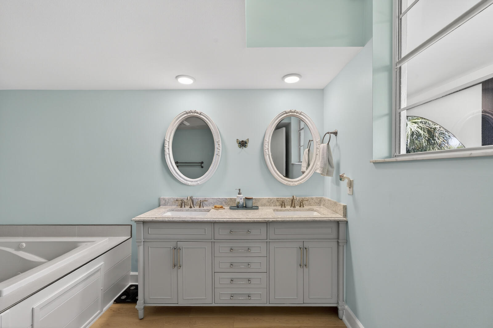 Robles Del Mar - Residential