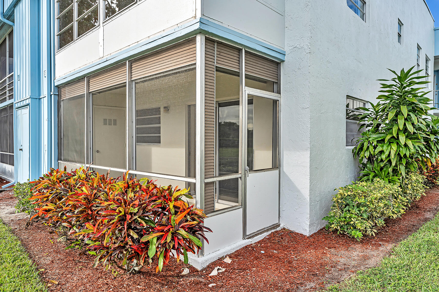 KINGS POINT SAXONY CONDOS - Residential