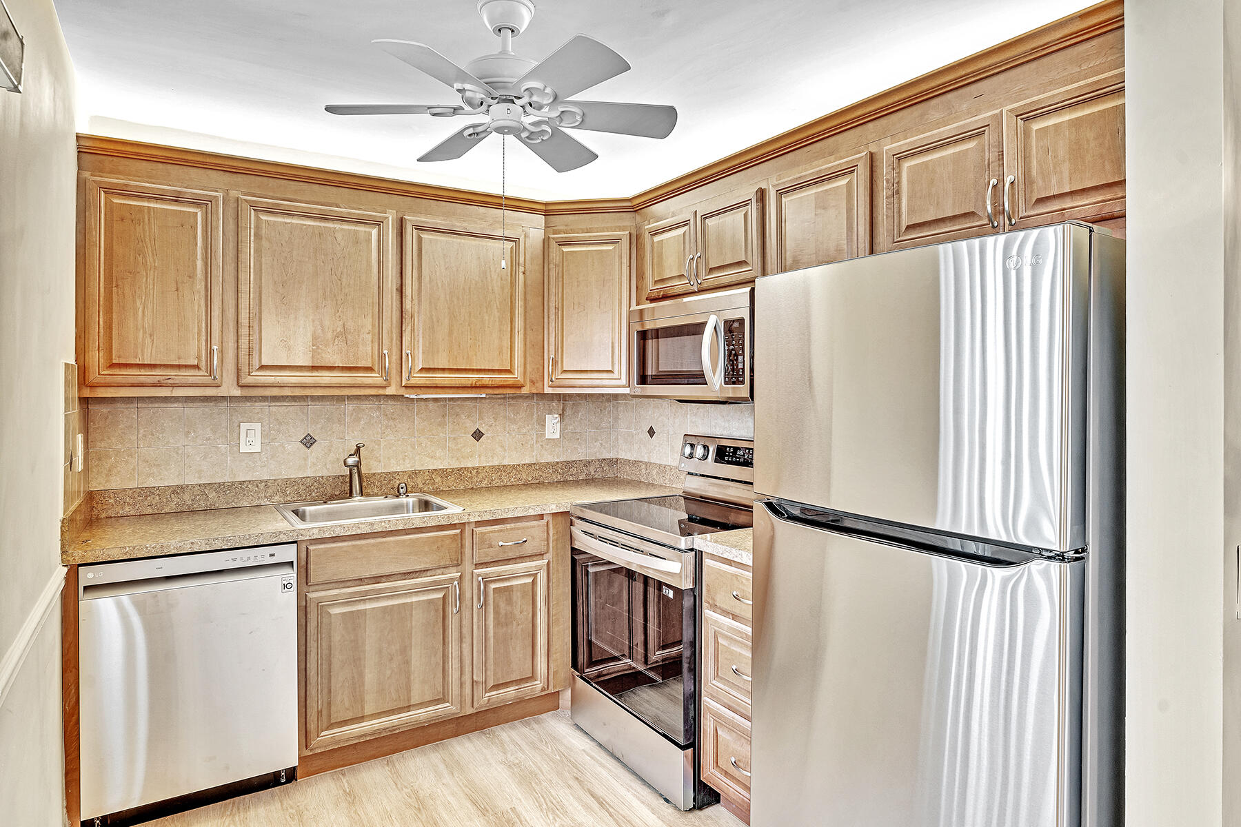 KINGS POINT SAXONY CONDOS - Residential