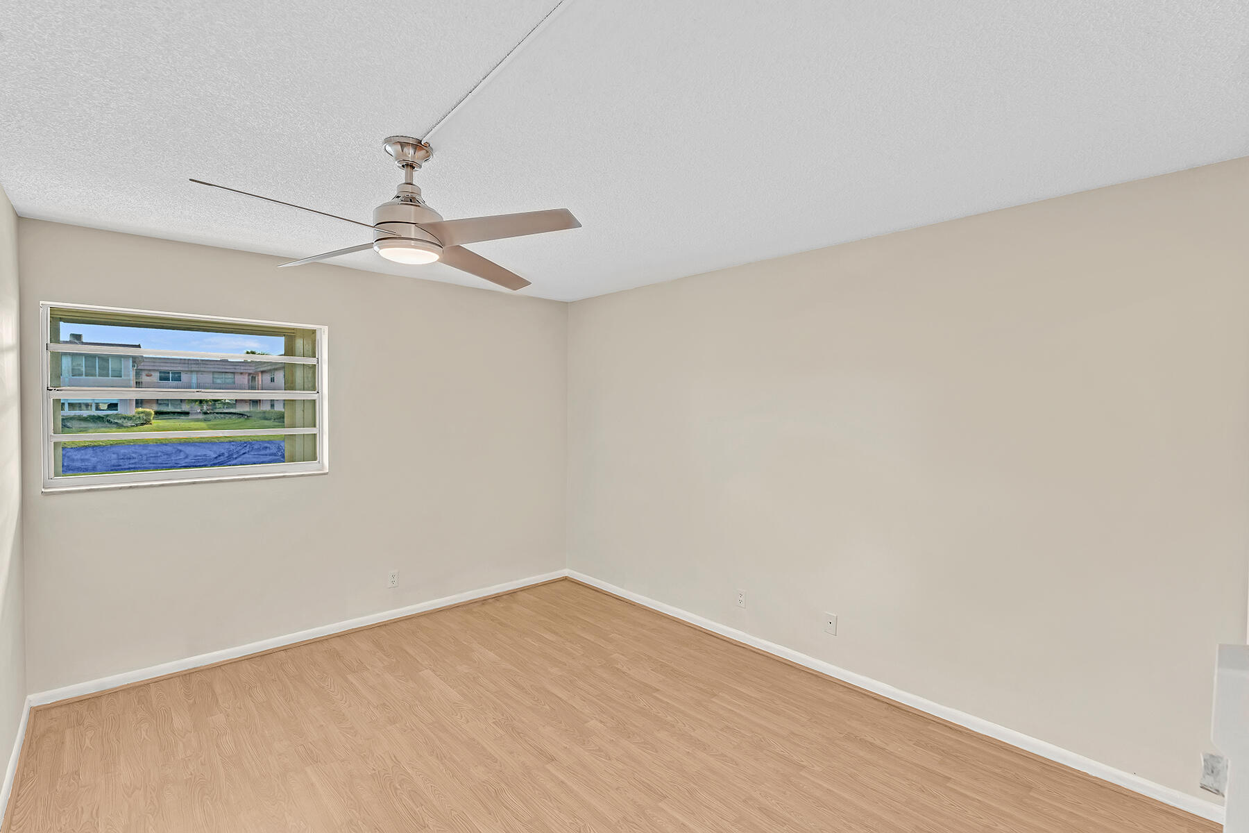 KINGS POINT SAXONY CONDOS - Residential