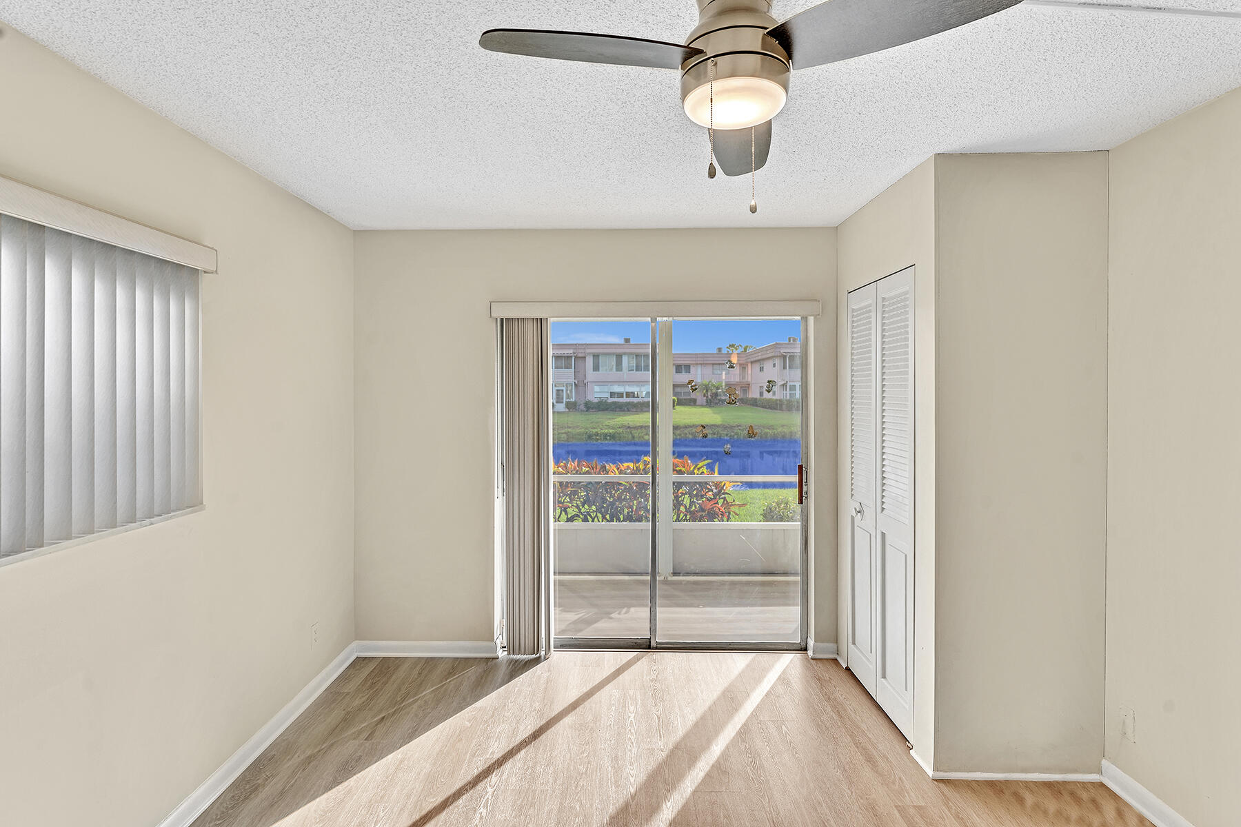 KINGS POINT SAXONY CONDOS - Residential