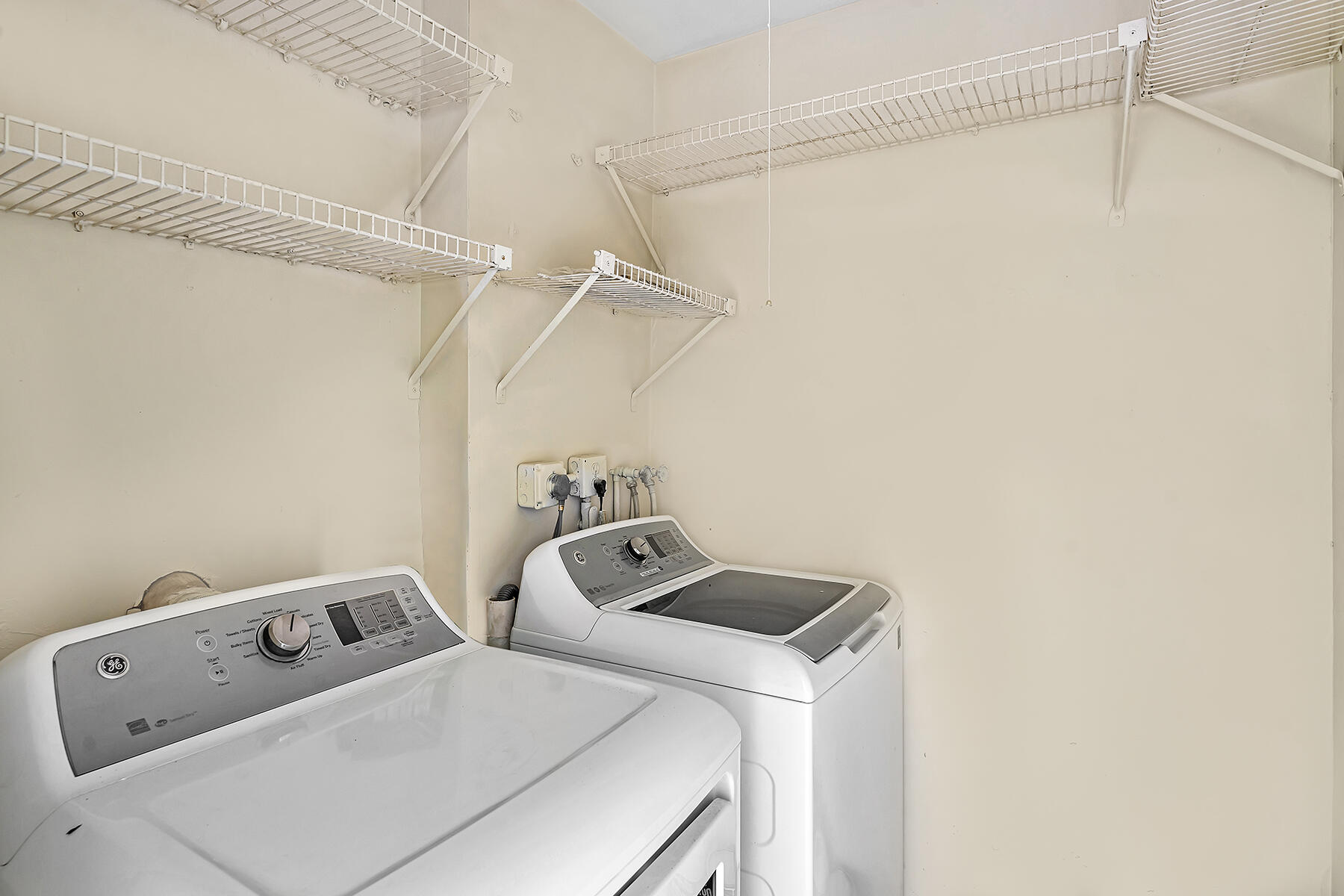 KINGS POINT SAXONY CONDOS - Residential