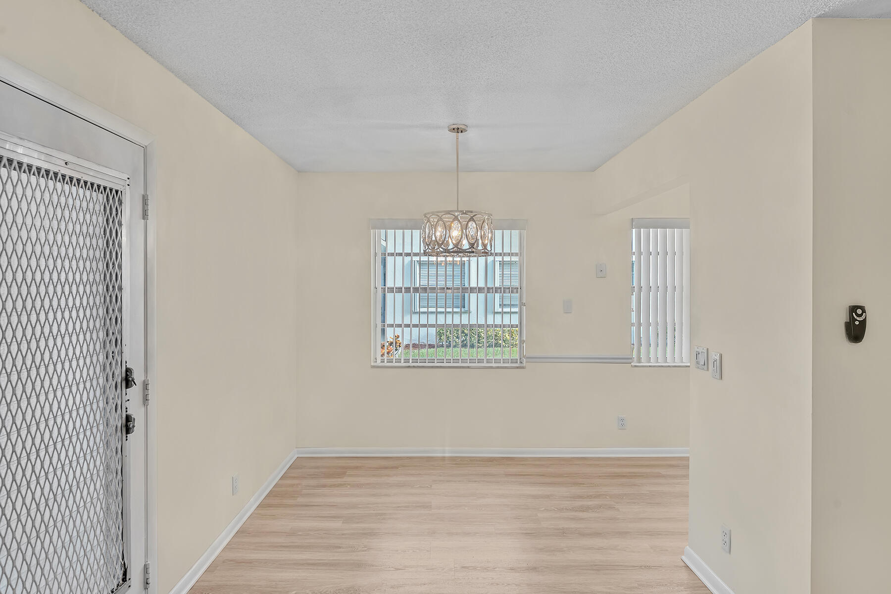 KINGS POINT SAXONY CONDOS - Residential