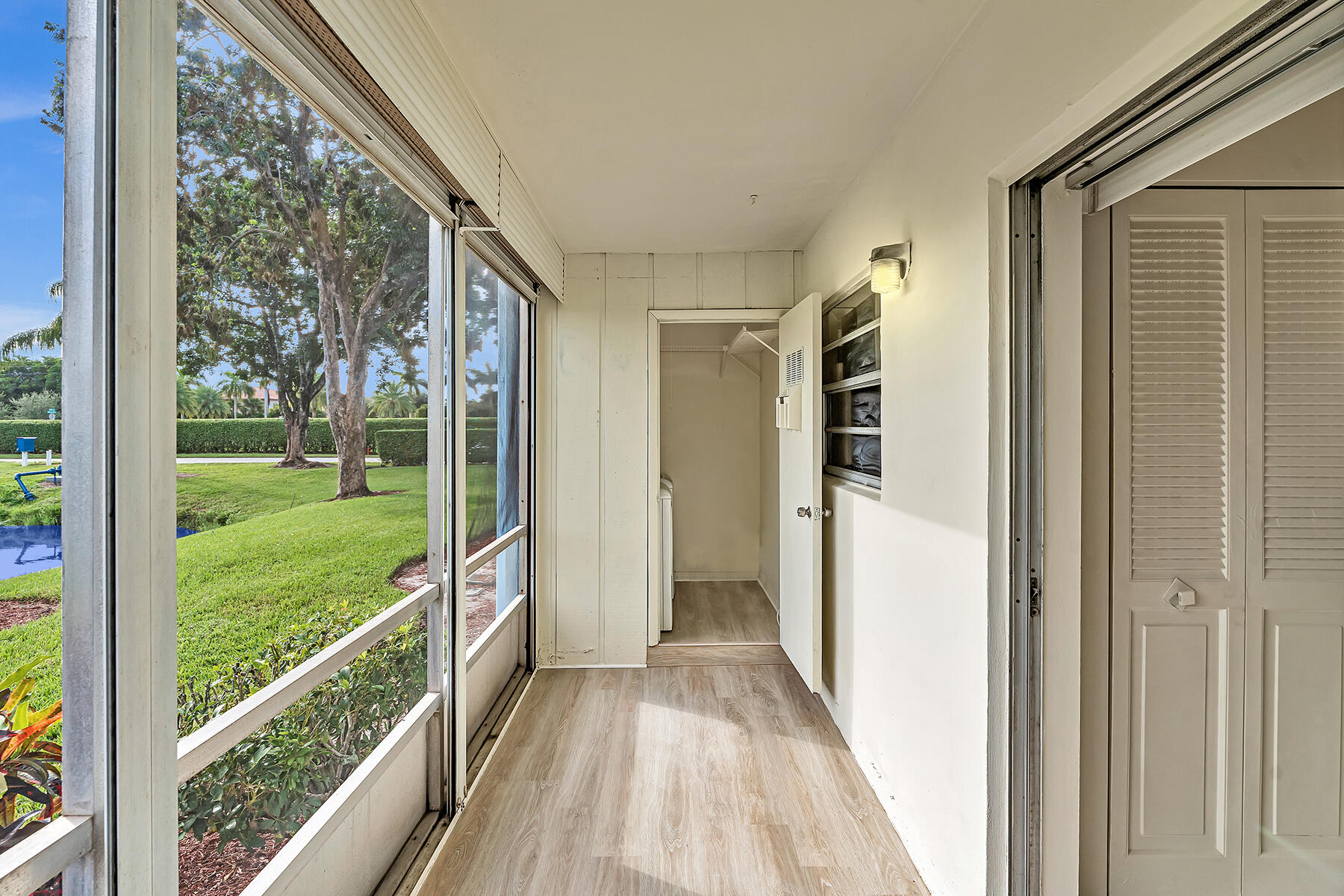 KINGS POINT SAXONY CONDOS - Residential