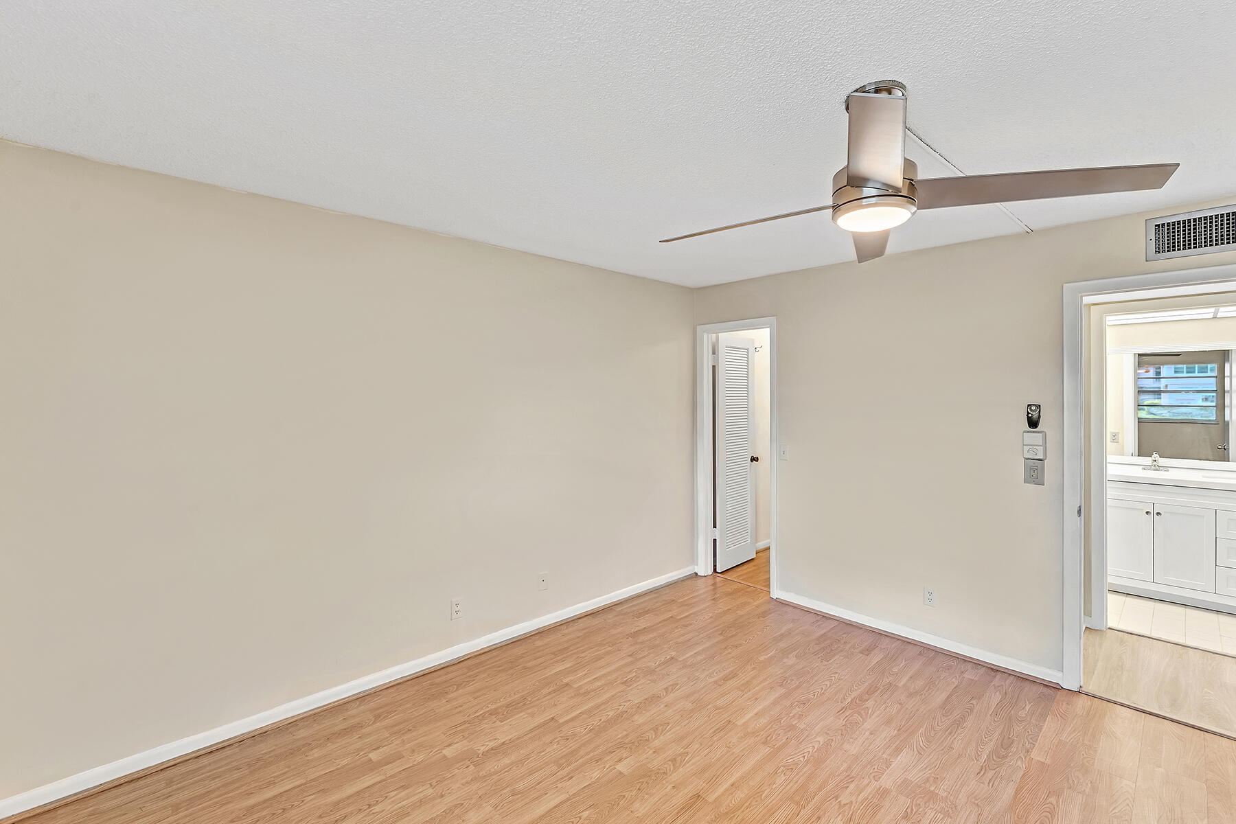 KINGS POINT SAXONY CONDOS - Residential